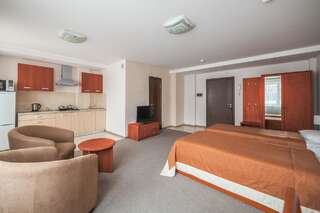 Отель Комплекс Комфорт Минск Апартаменты-студио с 2 односпальными кроватями и мини-кухней-2